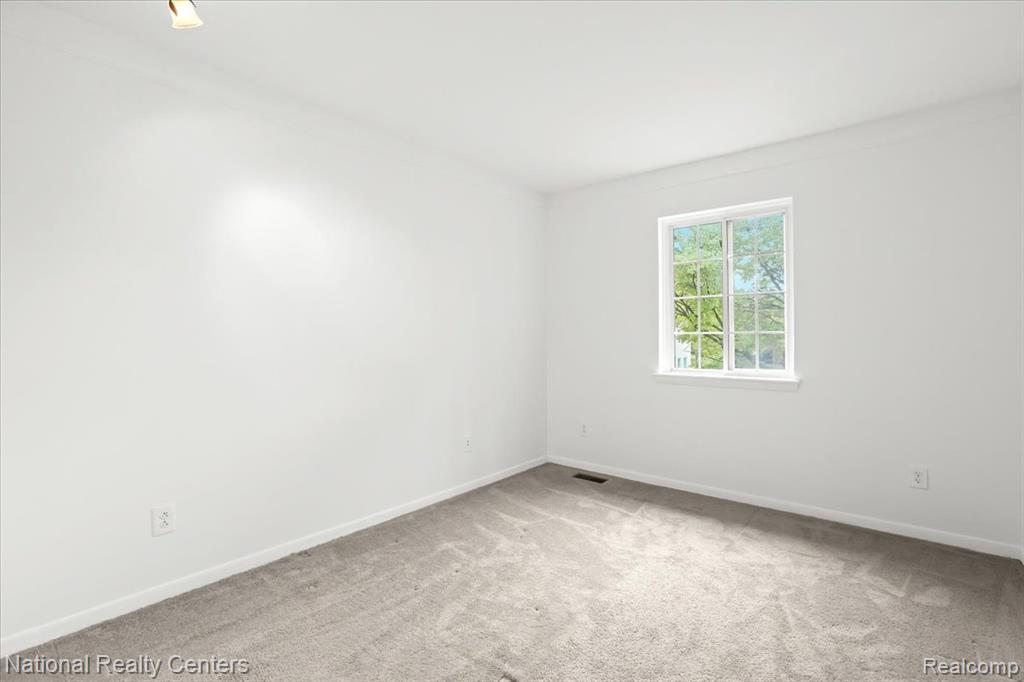 445 Fox Hills Drive N, 81, Bloomfield, MI 48304 — Photo 15