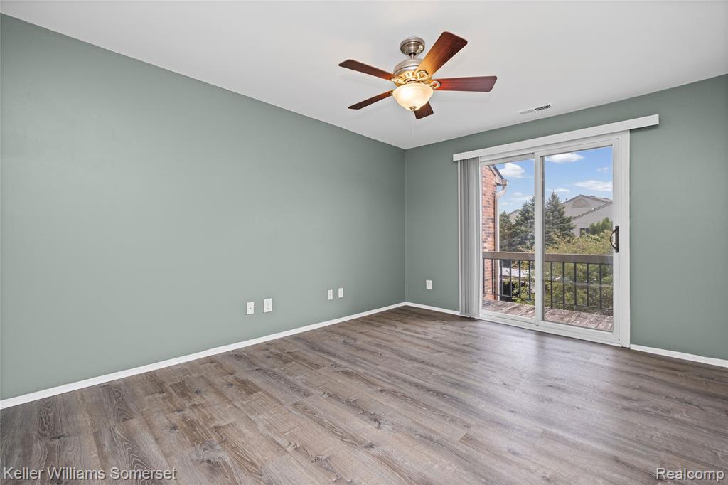 20745 Indian Creek Drive, Farmington Hills, MI 48335 — Photo 22