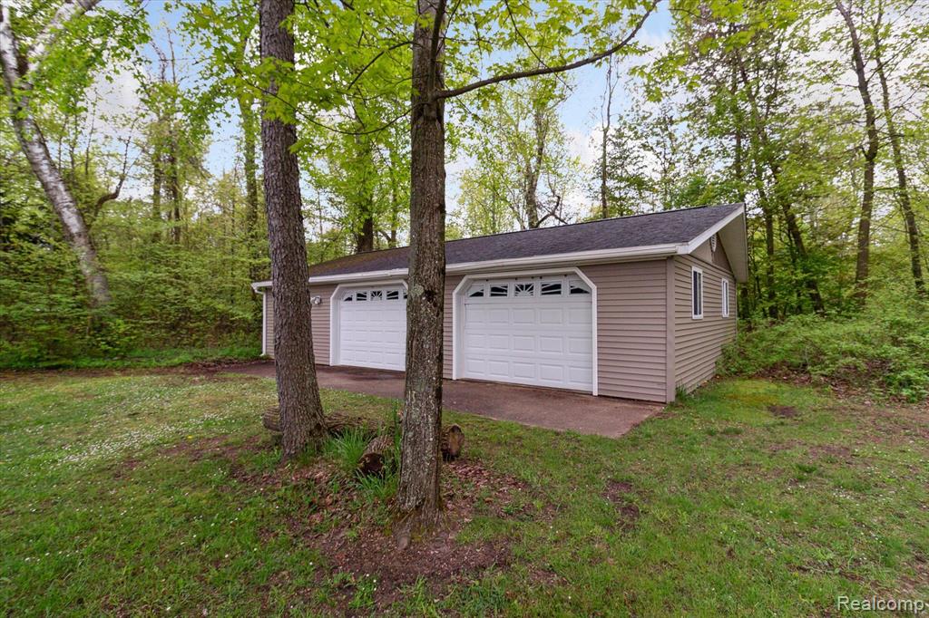 1515 LAKESIDE Drive, Harbor Beach, MI 48441 — Photo 26