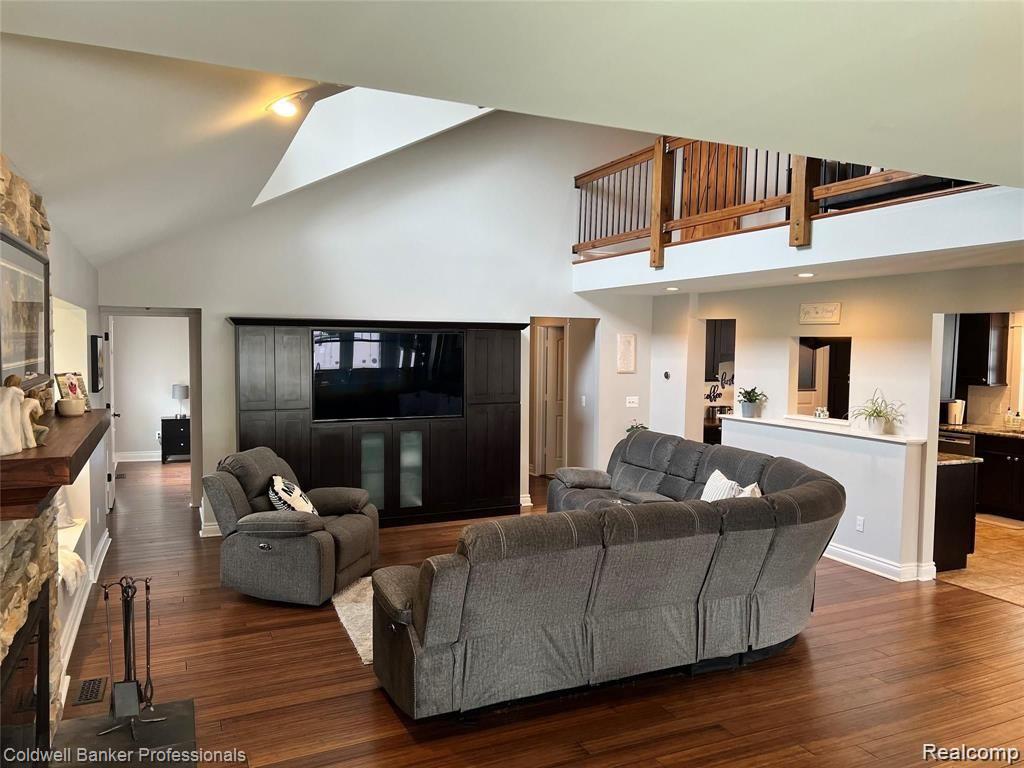 6730 WESTAWAY Drive, Troy, MI 48085 — Photo 8