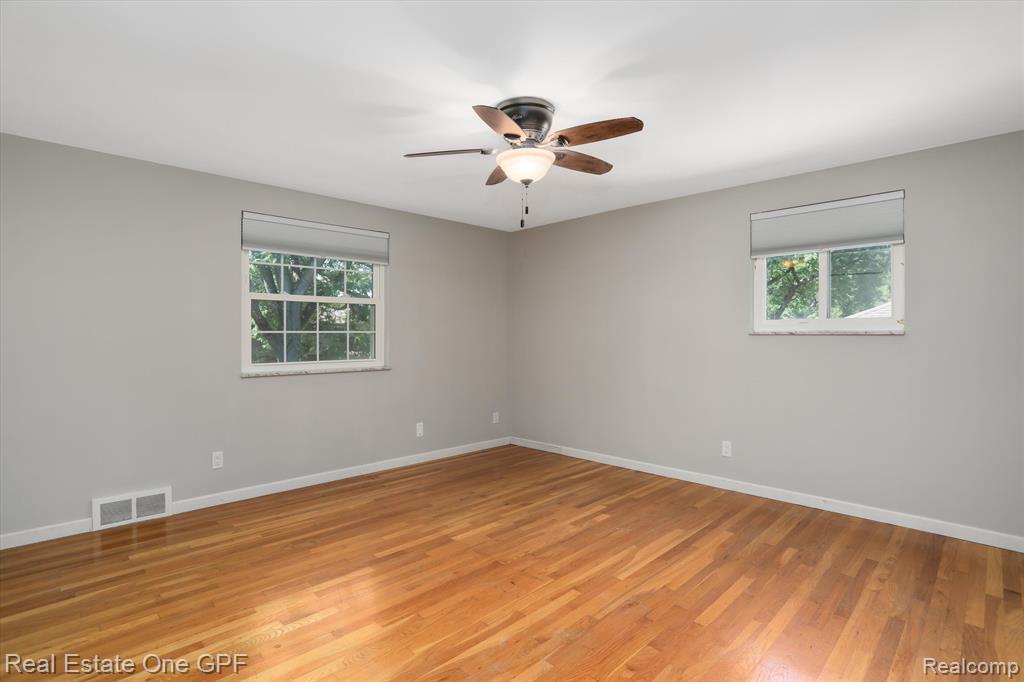 724 S ROSEDALE, Grosse Pointe Woods, MI 48236 — Photo 21