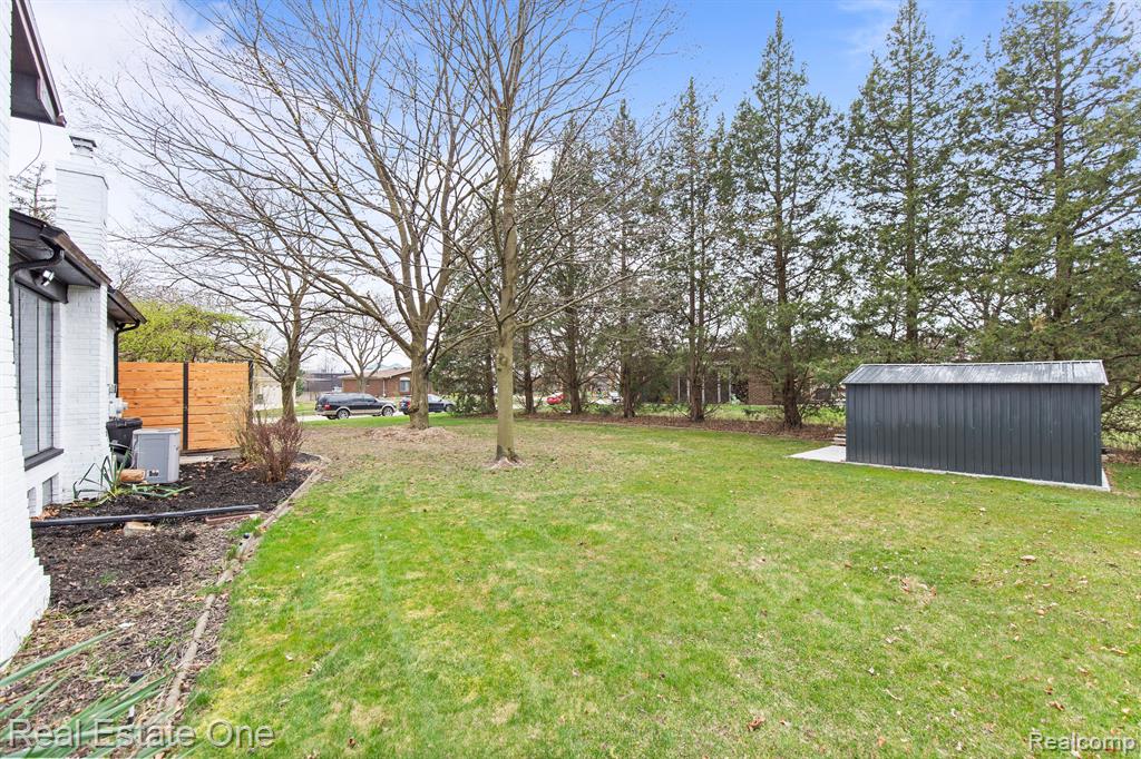 5251 WINCHESTER Drive, Troy, MI 48085 — Photo 43