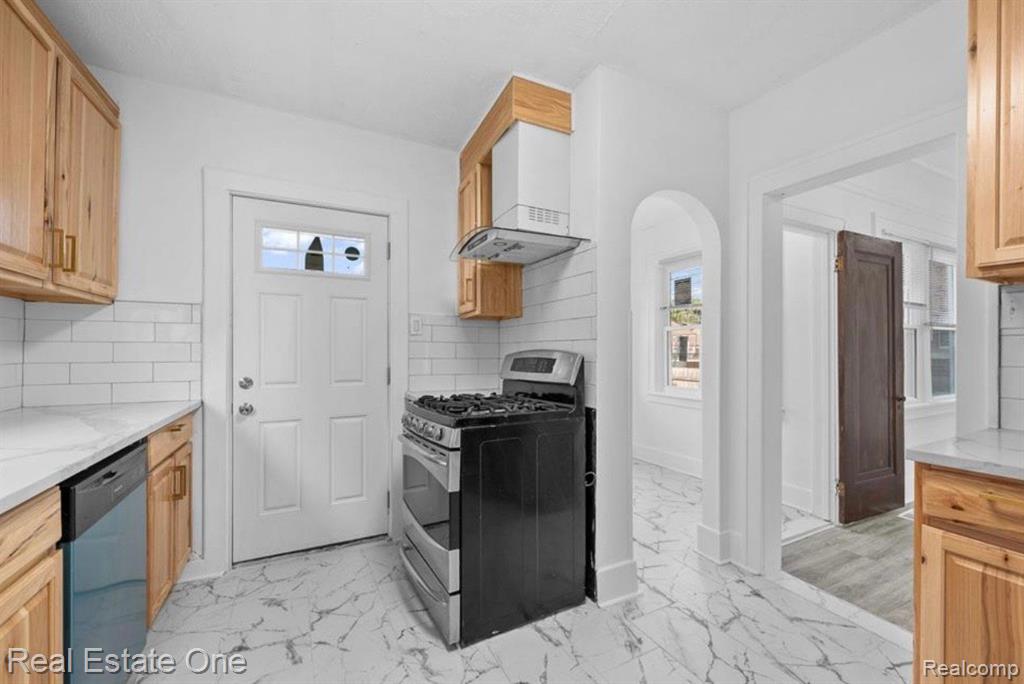 7305 APPOLINE Street, Dearborn, MI 48126 — Photo 7
