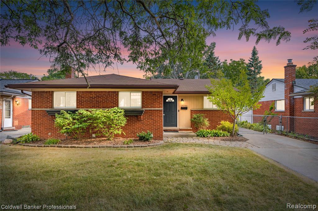 15240 Grovedale Street, Roseville, MI 48066