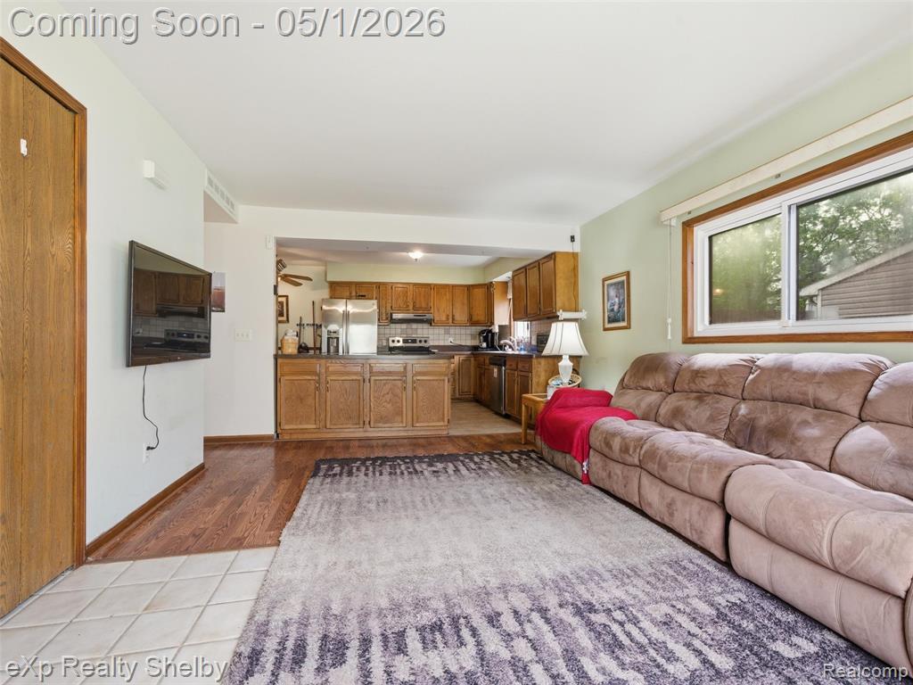 21660 Roosevelt Avenue, Farmington, MI 48336 — Photo 2