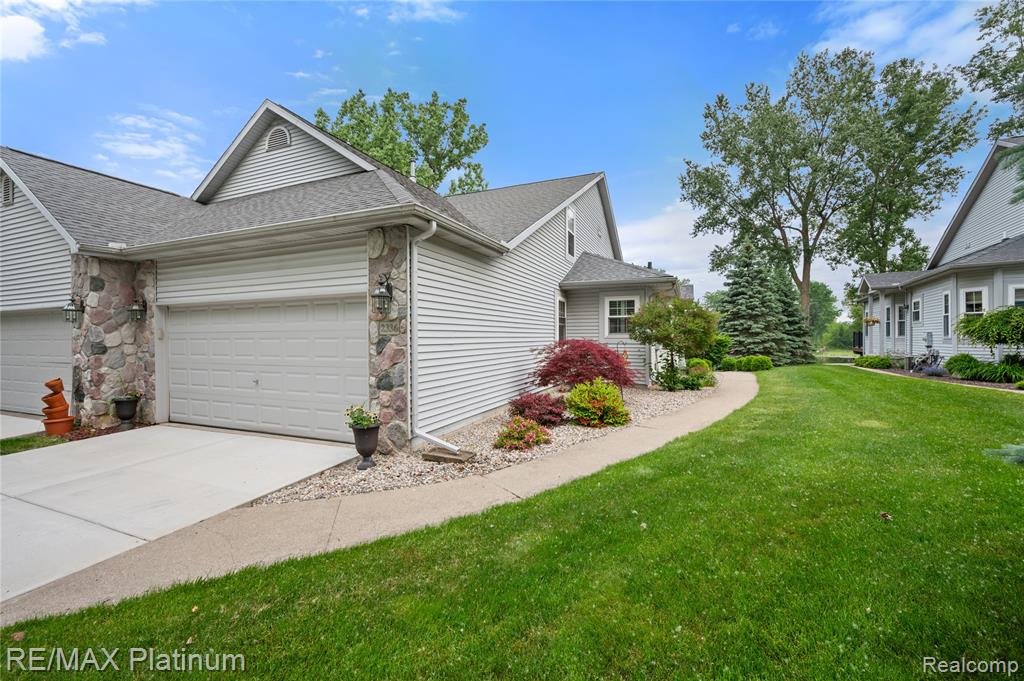 2336 Swans Cove, 7, Fenton, MI 48430 — Photo 3