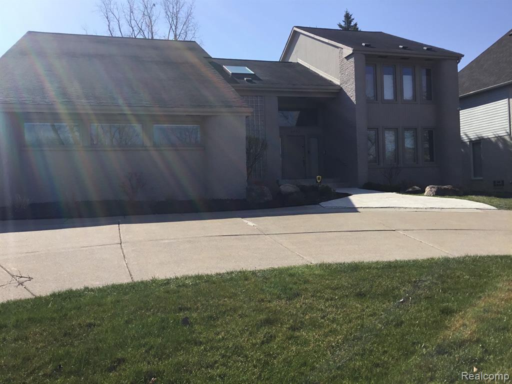 6463 ROYAL POINTE Drive, West Bloomfield, MI — front exterior