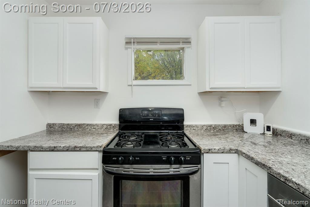 8104 Jackson Avenue, Warren, MI 48089 — Photo 9