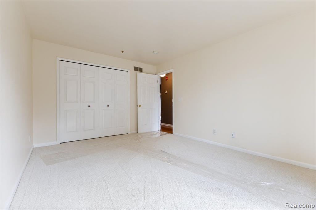 17036 FARMINGTON Road, Livonia, MI 48154 — Photo 21