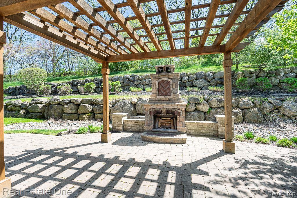 611 Wellington Circle, Rochester Hills, MI 48309 — Photo 12