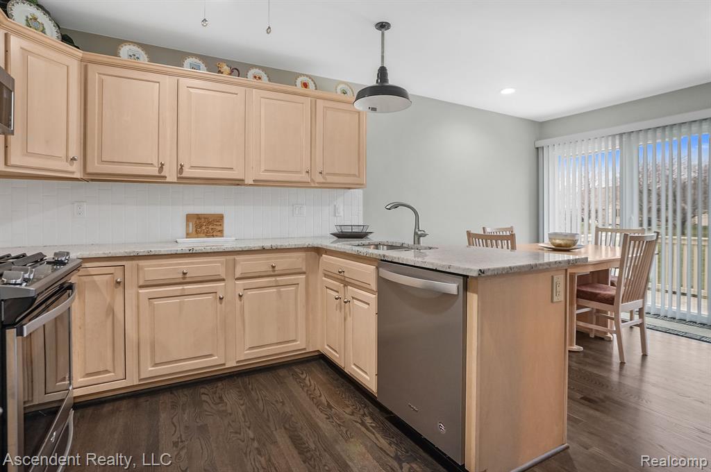 4571 REFLECTIONS Drive, Sterling Heights, MI 48314 — Photo 9