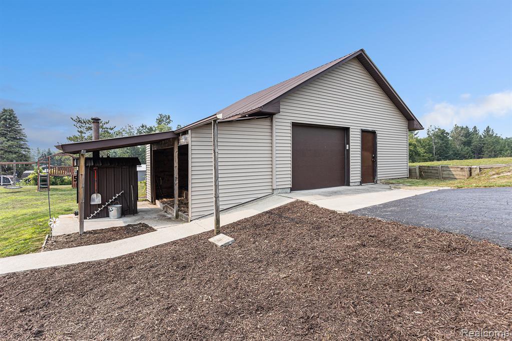 808 S Dow Road, MI 48661 — Photo 36