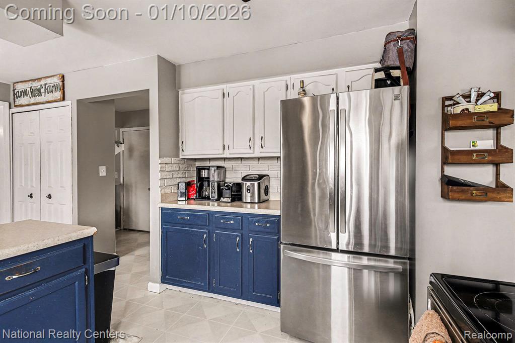 24840 Cabot Drive, Woodhaven, MI 48183 — Photo 11