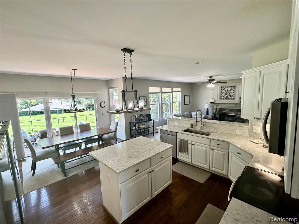 48798 MANHATTAN Circle, Canton, MI 48188 — Photo 17