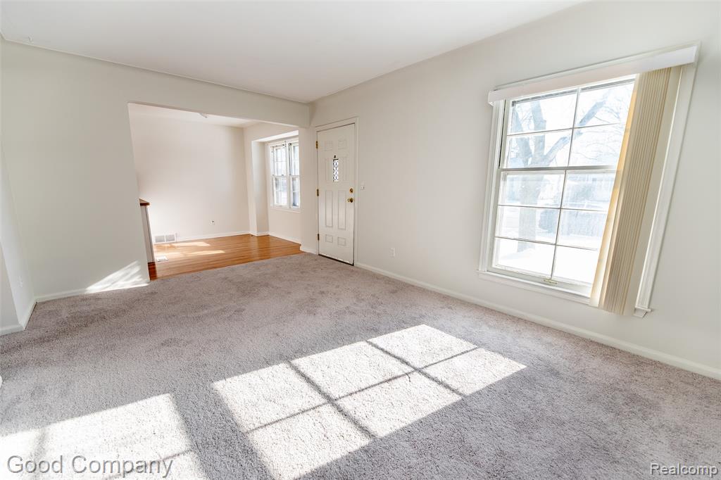 18953 Woodcrest Street, Harper Woods, MI 48225 — Photo 4