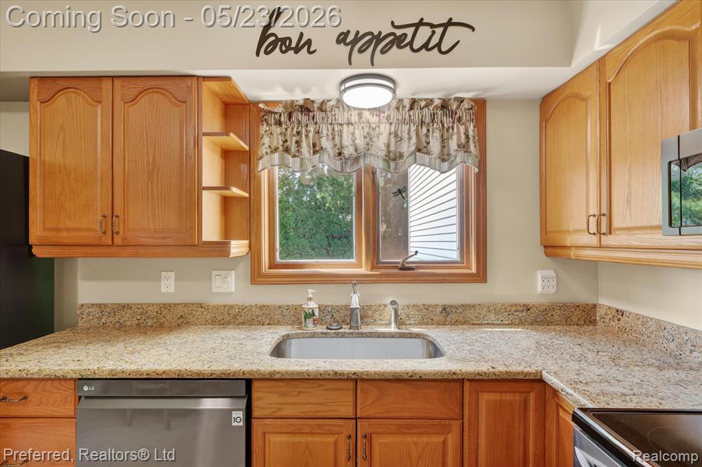 44181 Cranberry Drive, Canton, MI 48187 — Photo 16
