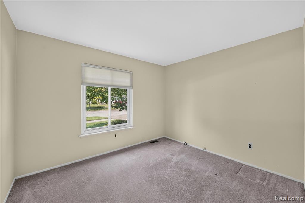 7026 London Court, Canton, MI 48187 — Photo 24