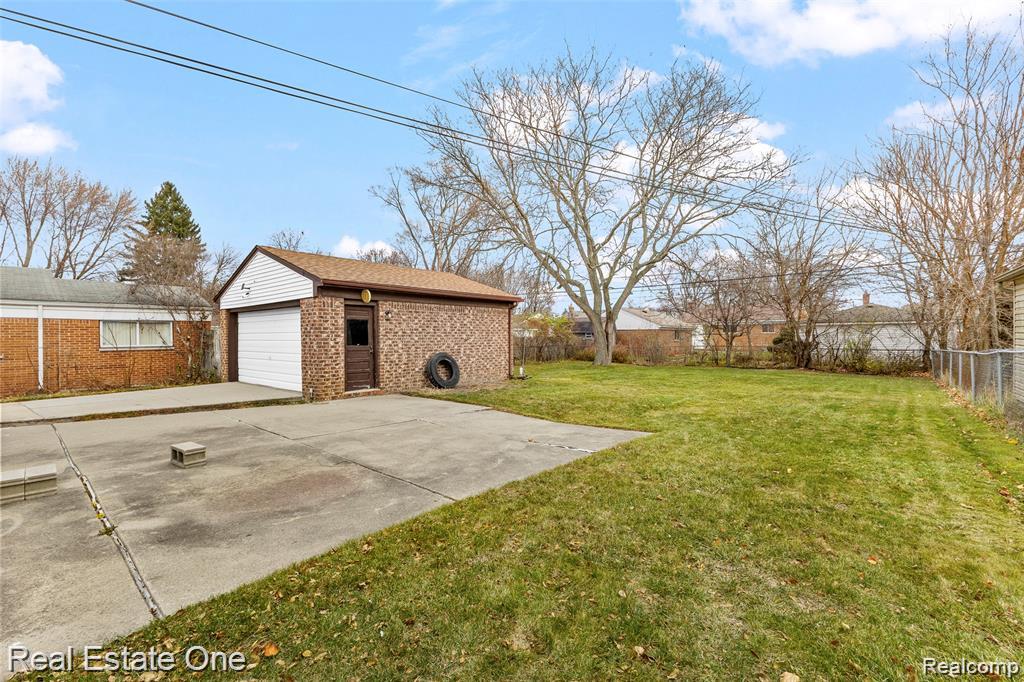 8456 Robindale Avenue, Dearborn Heights, MI 48127 — Photo 19