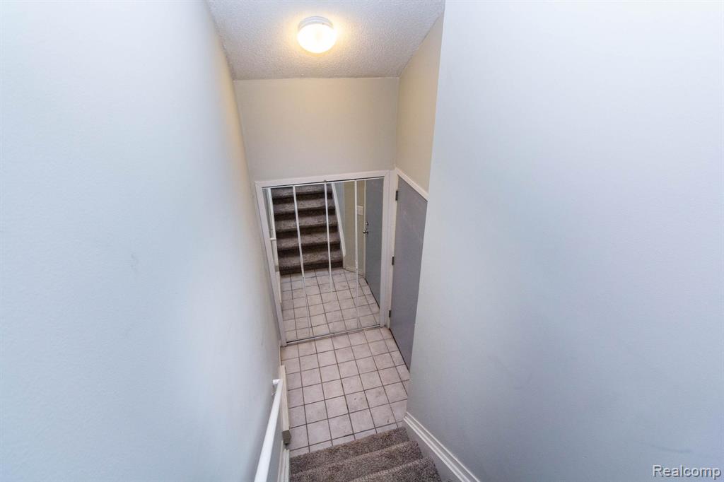 6580 Ridgefield Circle, 202, West Bloomfield, MI — Photo 4