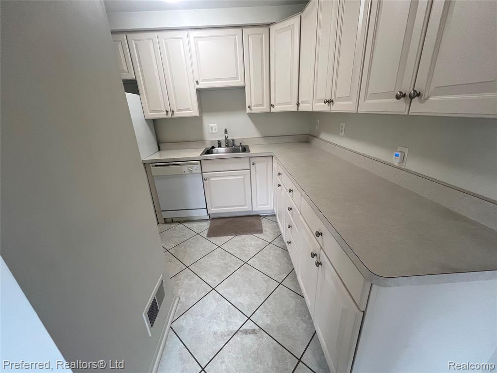 40592 Newport Drive, 125, Plymouth, MI 48170 — Photo 10