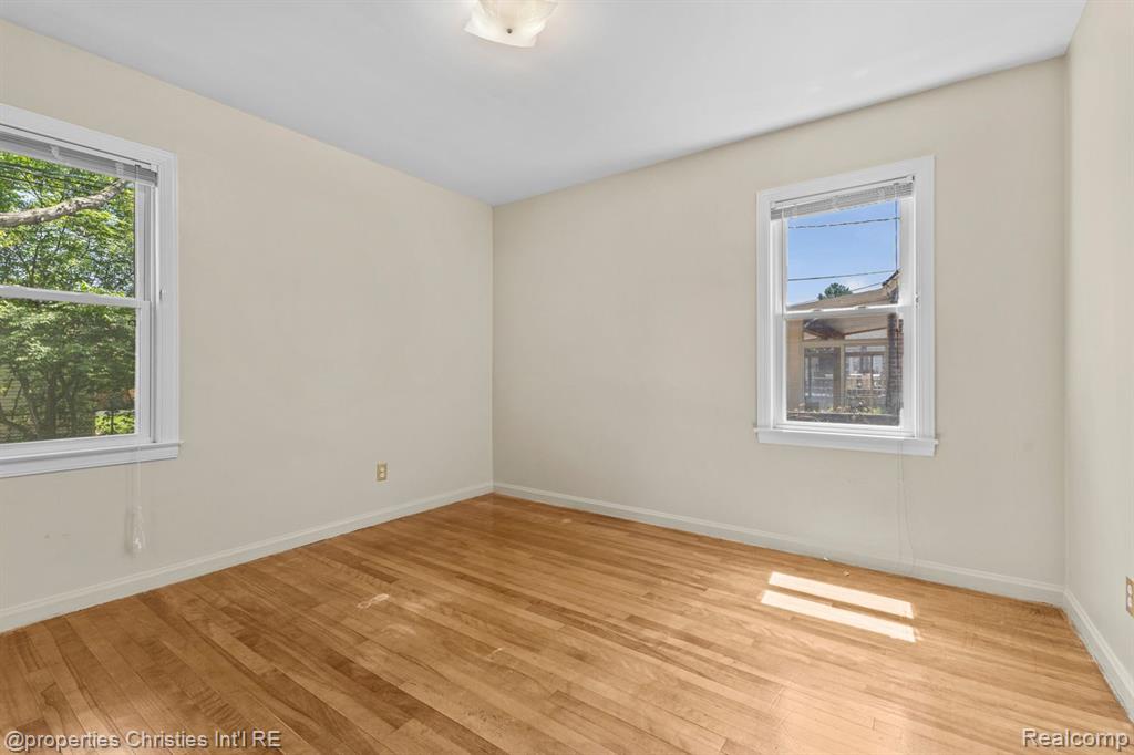 8442 HAZELTON Street, Dearborn Heights, MI 48127 — Photo 11