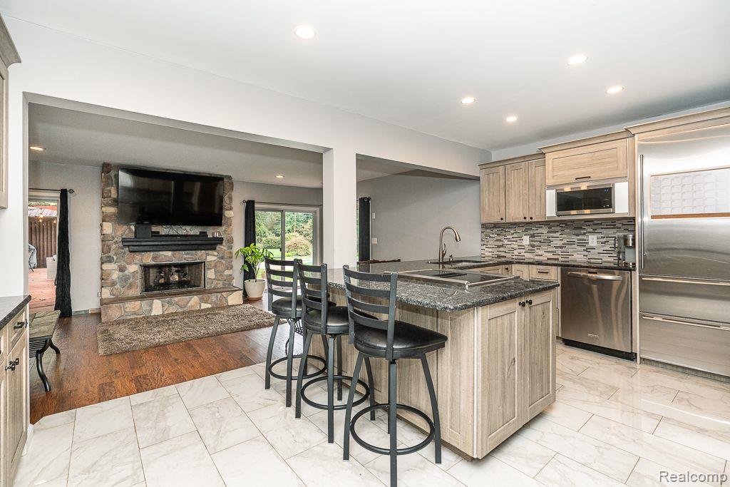8871 SUNCREST Drive, Sterling Heights, MI 48314 — Photo 14