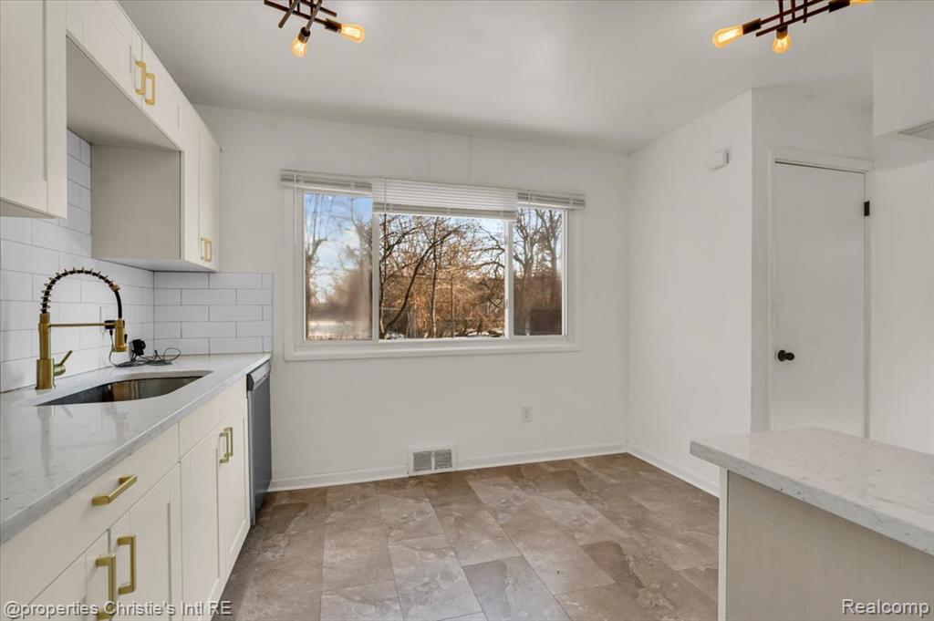20574 Rutherford Street, Detroit, MI 48235 — Photo 8