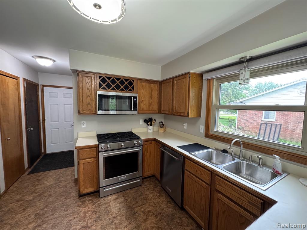 5851 Kingfisher Lane, Clarkston, MI — Photo 21