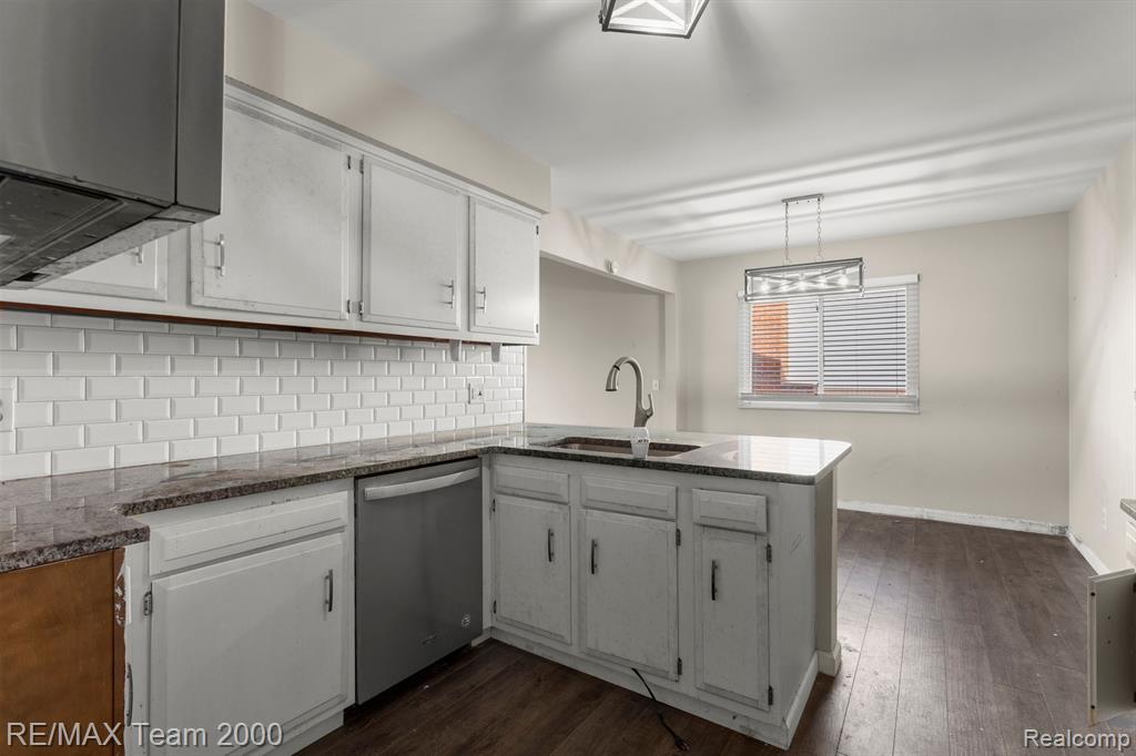 51547 SALVATORI Drive, Chesterfield, MI 48047 — Photo 17