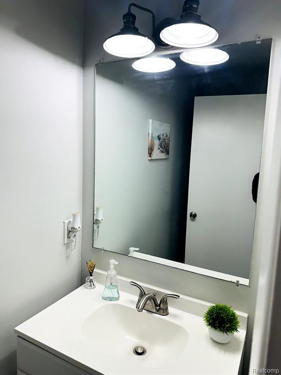 295 INLET N, Walled Lake, MI 48390 — Photo 11