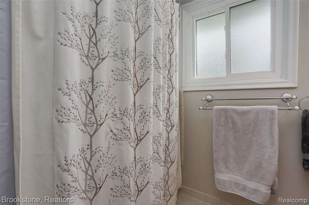 9915 Pere Avenue, Livonia, MI 48150 — Photo 20