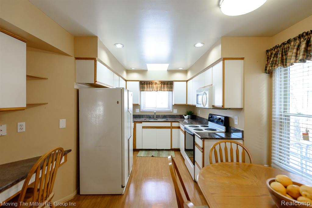 925 N Rosevere Avenue, Dearborn, MI 48128 — Photo 8