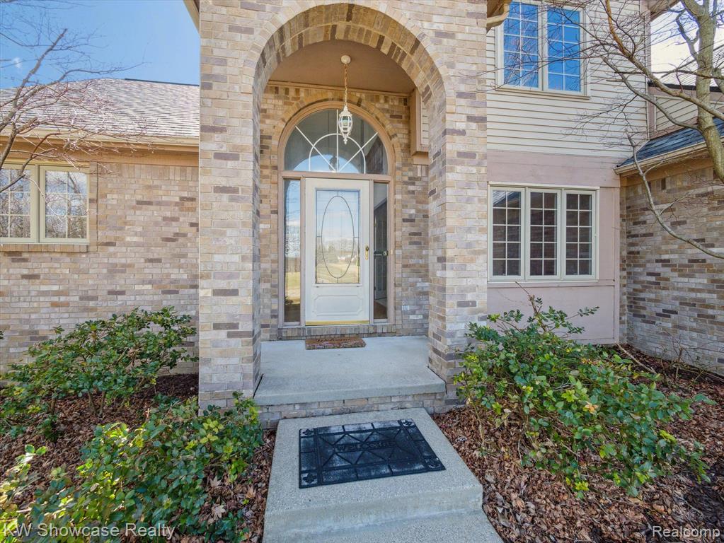 9107 ROTONDO Drive, Howell, MI 48855 — Photo 4