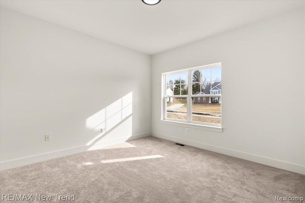 6514 CAMBRIDGE Circle, Clarkston, MI — Photo 4