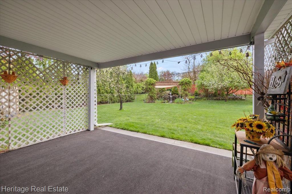 4887 CRESTBROOK Drive, Waterford, MI 48328 — Photo 36