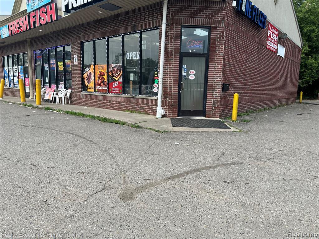 19005 Telegraph RD, Detroit, MI 48219 — Photo 2