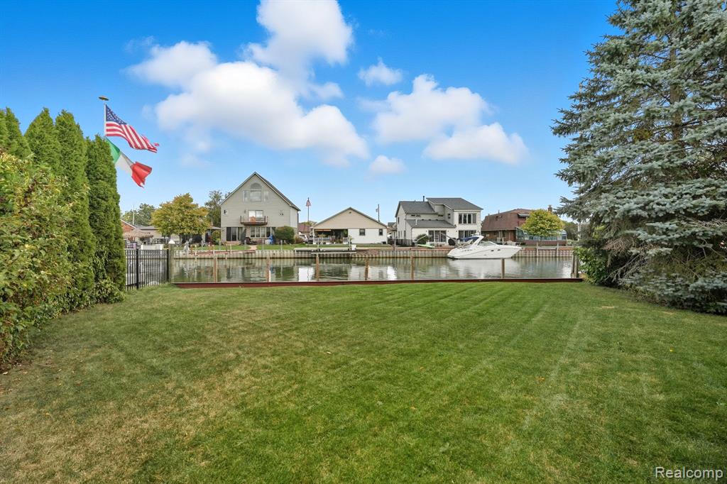 37752 Huron Pointe Drive, Harrison Township, MI — Photo 18