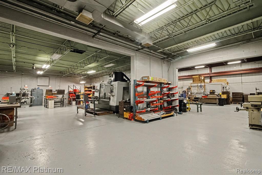 1200 HOLDEN AVENUE, Milford, MI, 48381