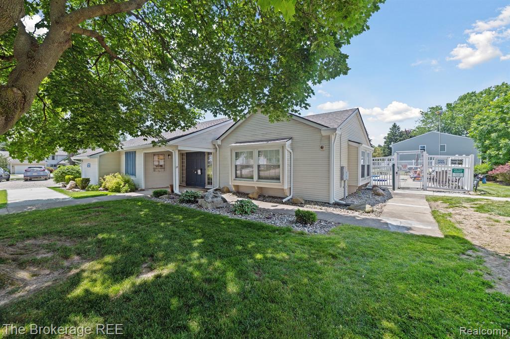 9451 Parkwood N, Davison, MI 48423 — Photo 32