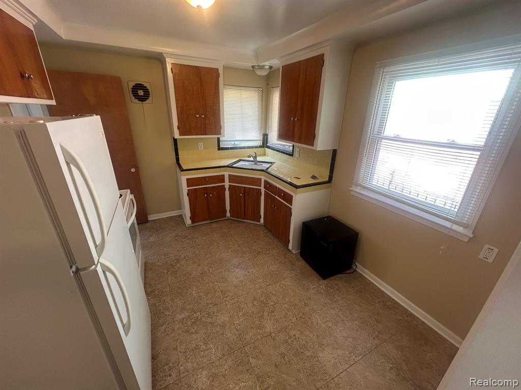 27225 LYNDON, Redford, MI 48239 — Photo 8
