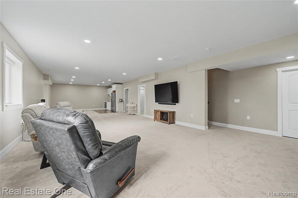 8370 Grist Mill Drive, Fenton, MI 48430 — Photo 29
