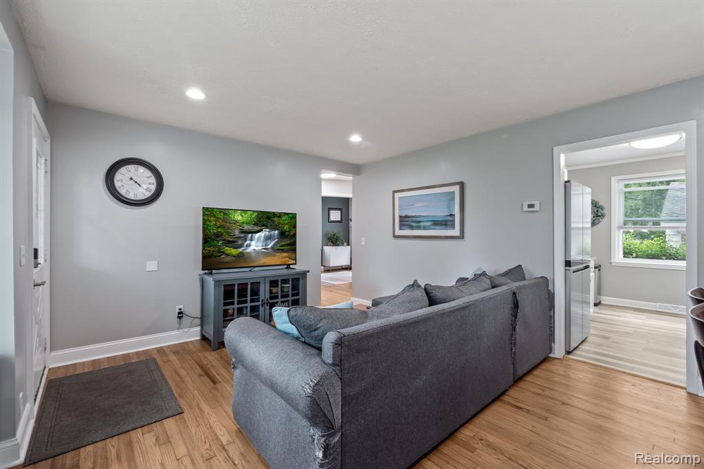 94 S Tilden Avenue, Waterford, MI 48328 — Photo 5