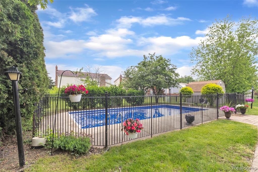 6880 Brookshire Drive, Canton, MI 48187 — Photo 40