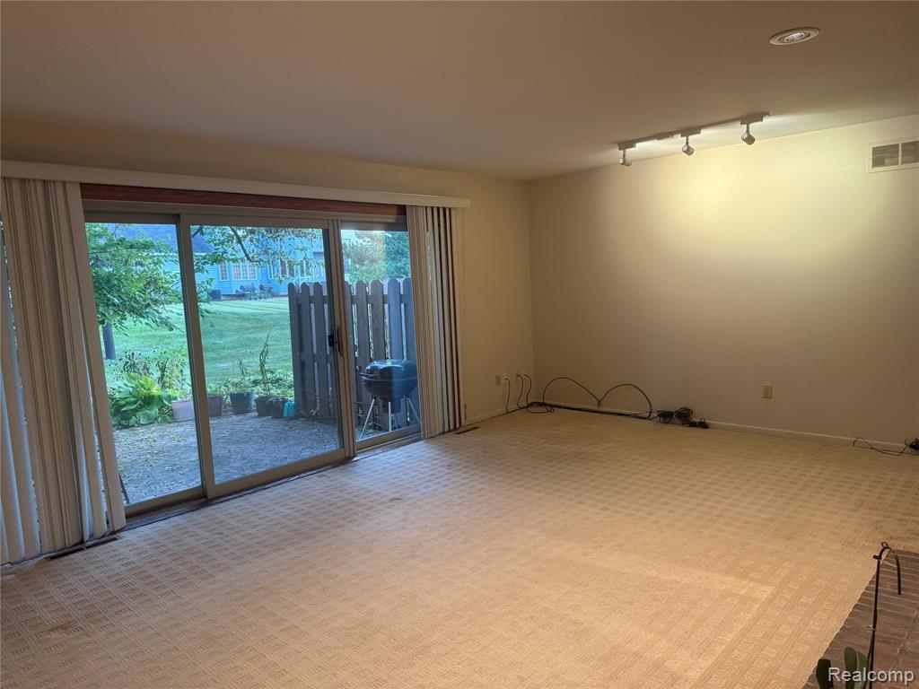 6302 Laurentian Court, Flint, MI 48532 — Photo 5