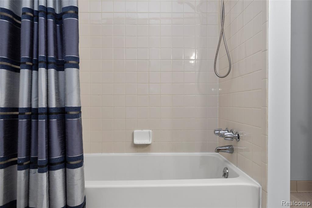 7806 Manor Circle, 101, Westland, MI — Photo 30