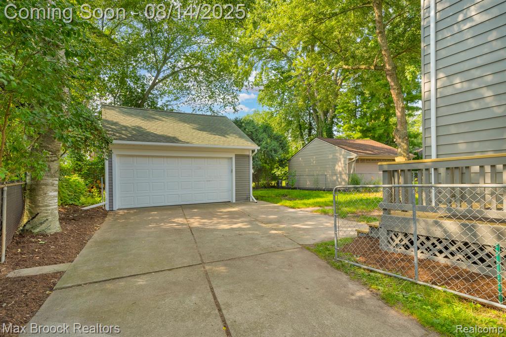 10725 Talbot Avenue, Huntington Woods, MI — Photo 36