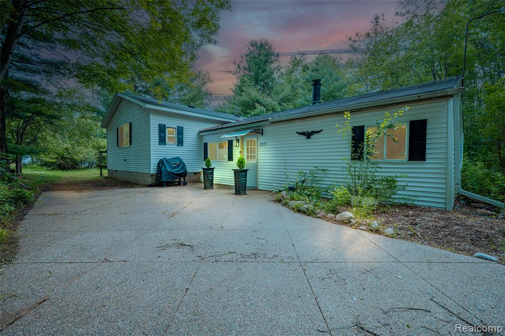 945 N Hockaday Road, Gladwin, MI 48624 — Photo 2