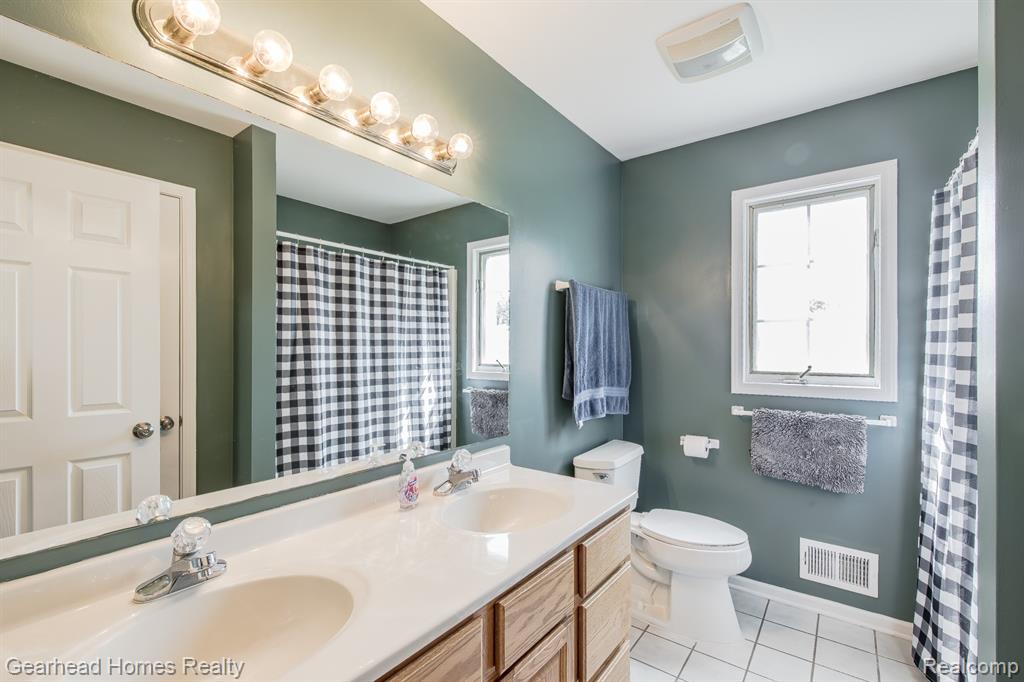 8088 Denton Hill Road, Fenton, MI 48430 — Photo 24