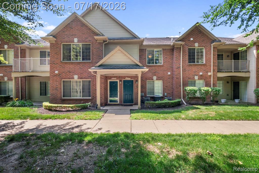 12121 Hidden View Court, Utica, MI 48315