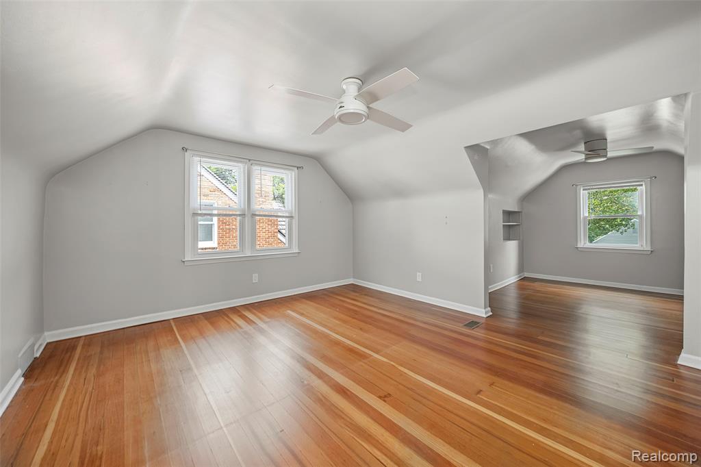 26021 Berkley Avenue, Huntington Woods, MI — Photo 22